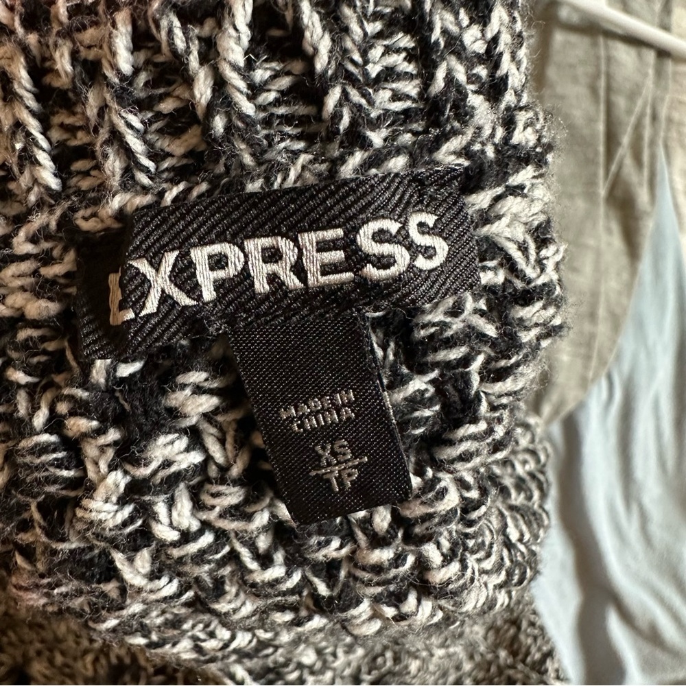 Express Sweater - Picture 3 of 4